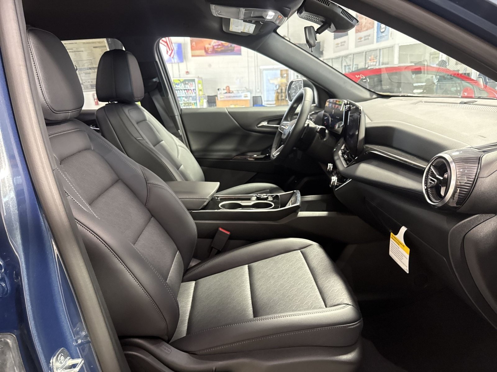 New 2027 Chevrolet Equinox LT w/ Convenience Package II FWD image 27