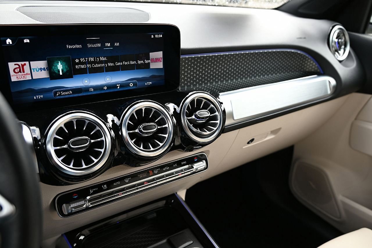 Certified 2025 Mercedes-Benz GLB 250 image 24