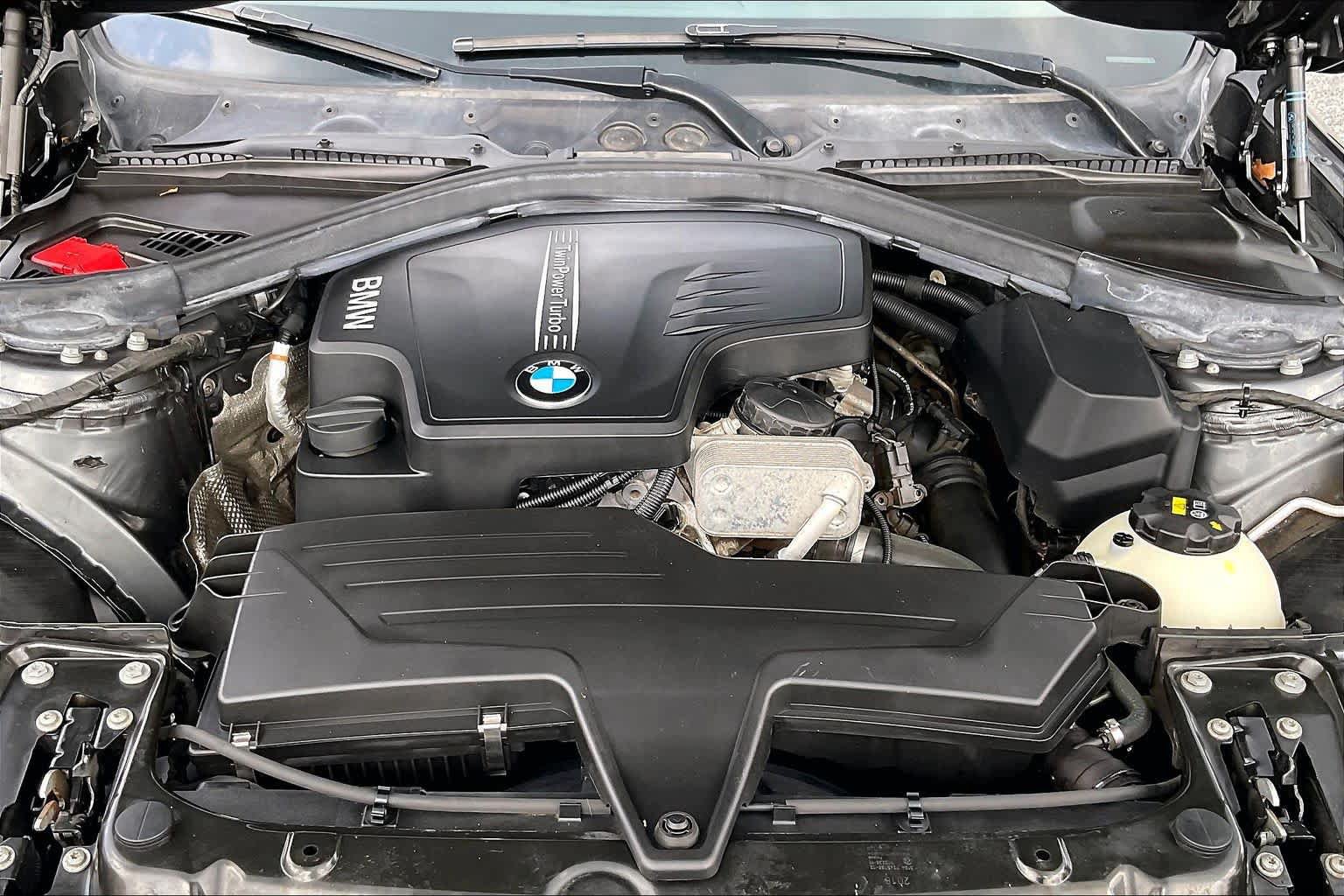 Used 2018 BMW 320i xDrive Sedan AWD/4WD image 33