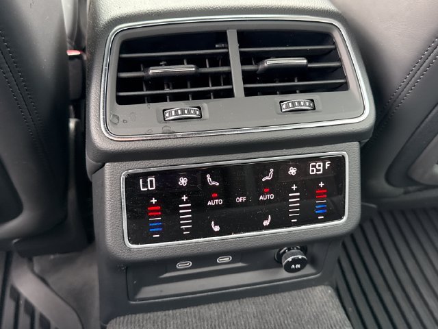 Used 2025 Audi S6 Premium Plus AWD/4WD image 24