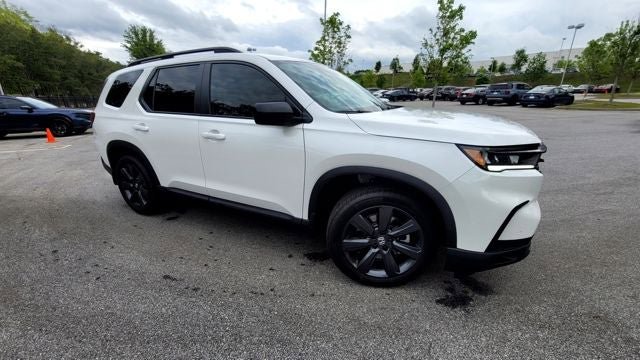 Used 2025 Honda Pilot Sport image 4