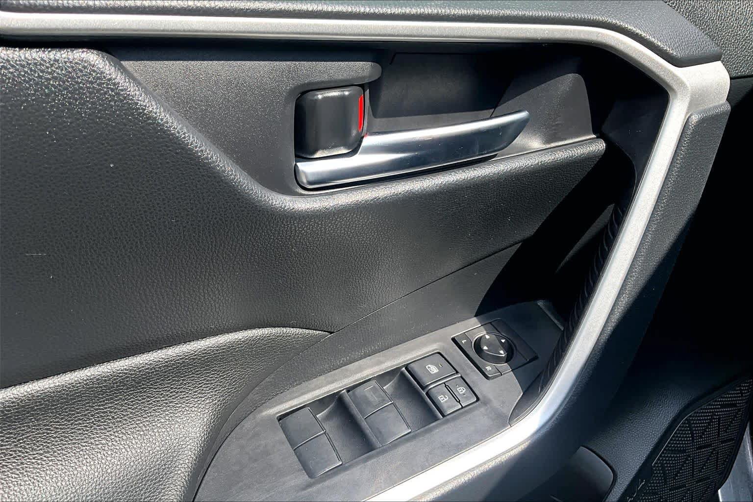 Used 2019 Toyota RAV4 XLE w/ Convenience Package AWD/4WD image 32