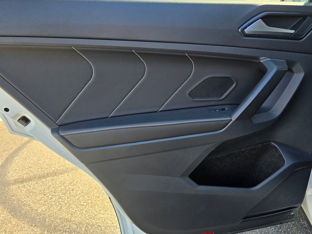 Used 2022 Volkswagen Tiguan SE image 16