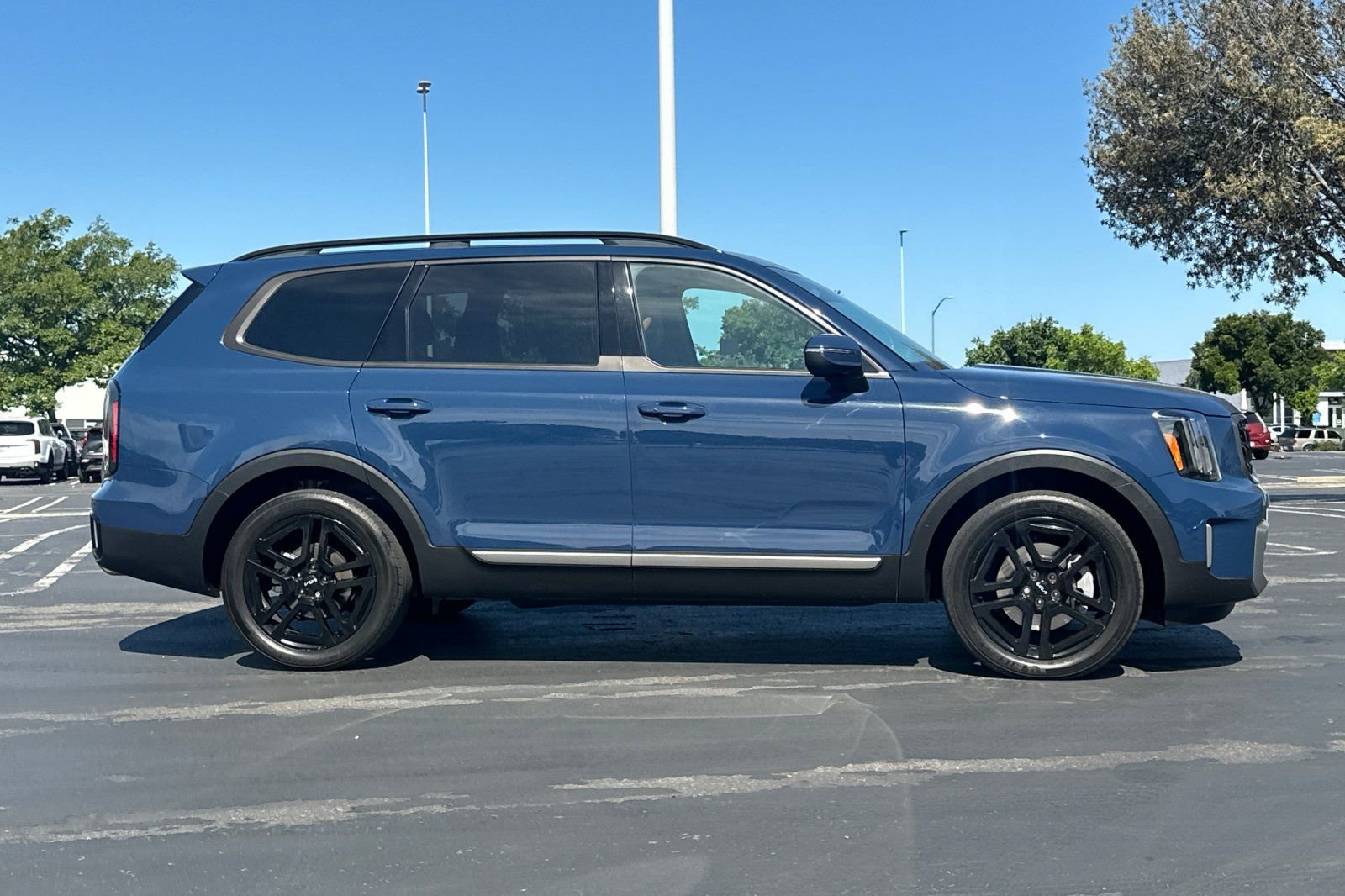 Used 2023 Kia Telluride EX X-Line AWD/4WD image 3