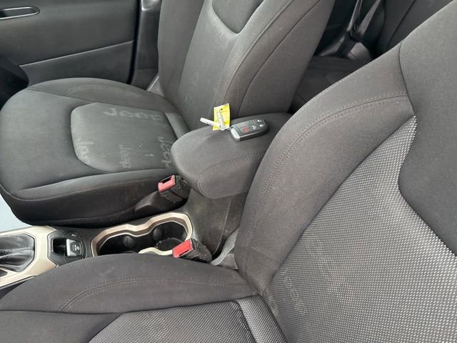 Used 2017 Jeep Renegade Latitude w/ Cold Weather Group image 24