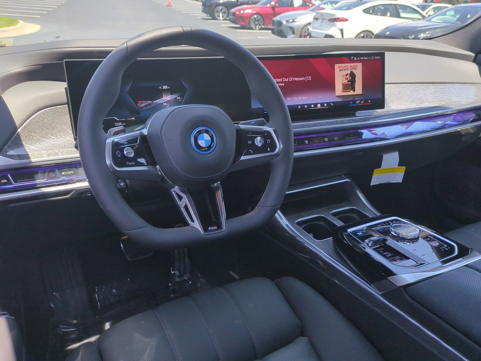 Certified 2025 BMW i7 xDrive60 w/ Executive Package image 27