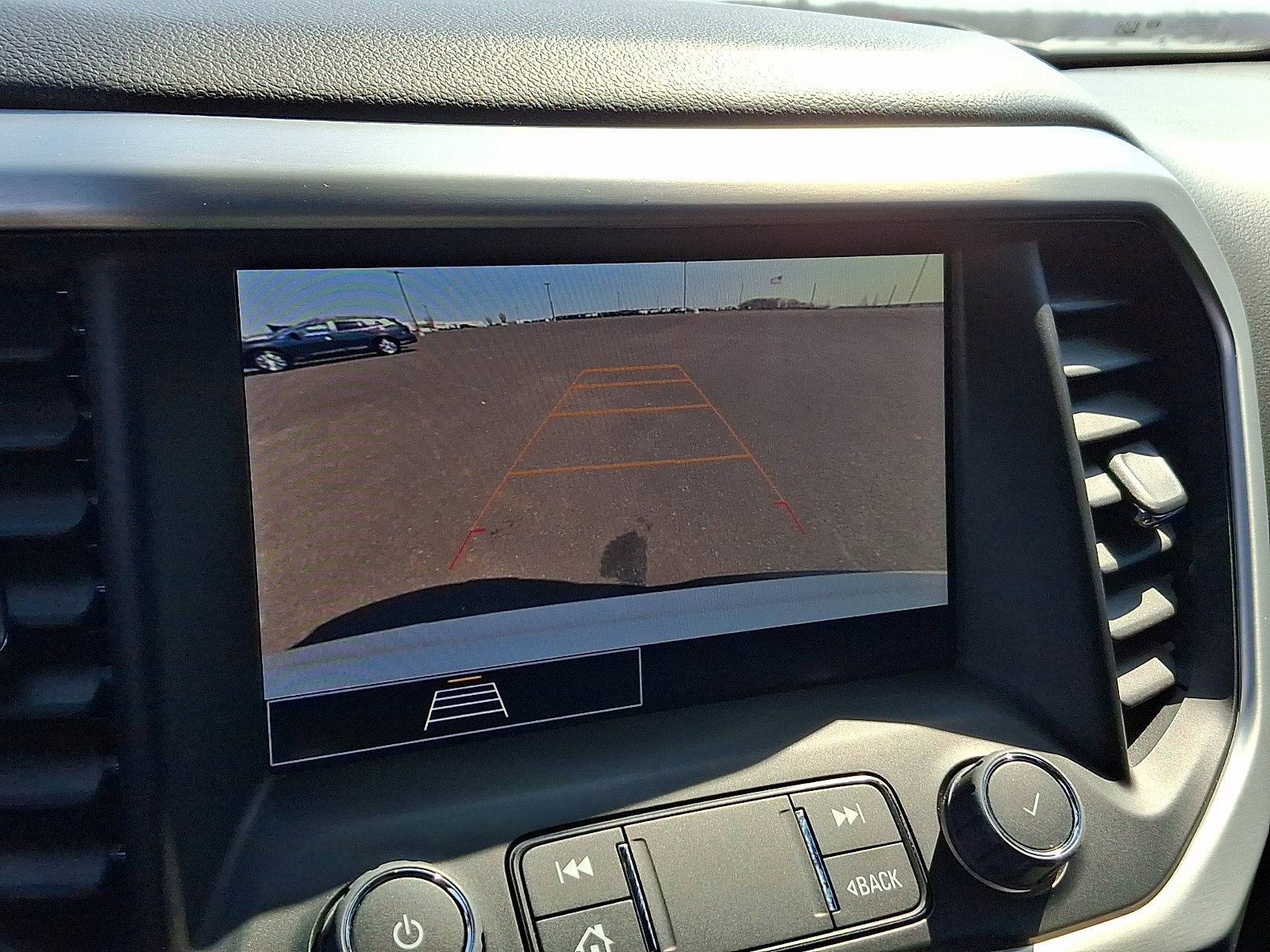 Certified 2023 GMC Acadia SLE w/ Driver Convenience Package image 19