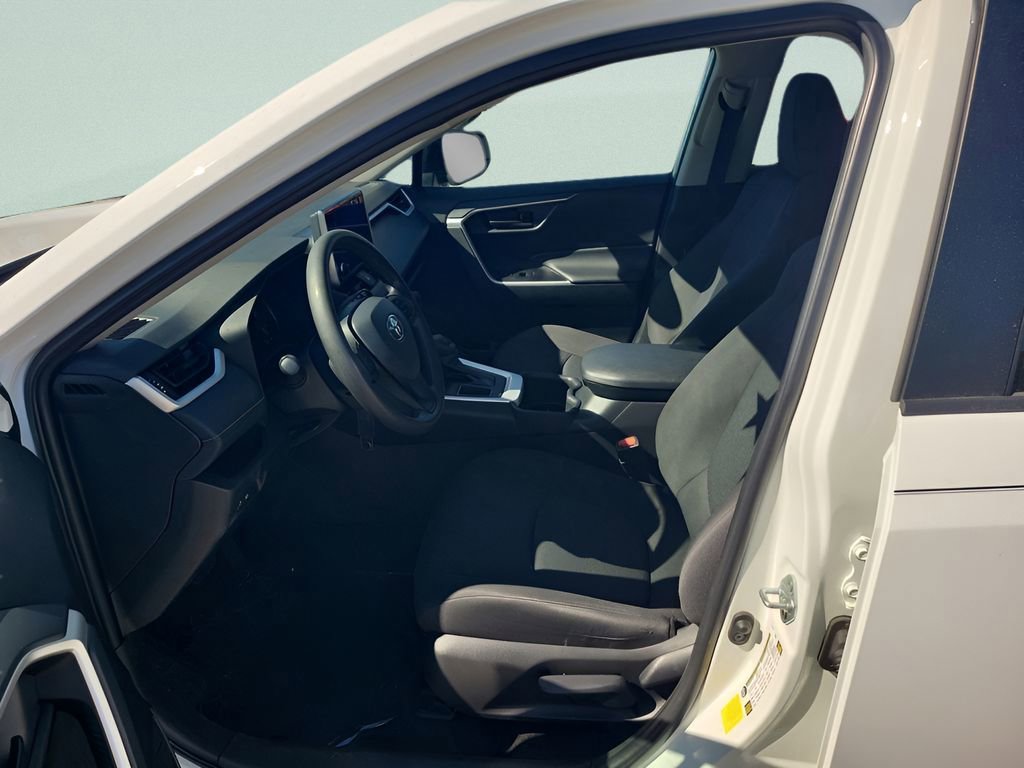 Used 2024 Toyota RAV4 LE image 21