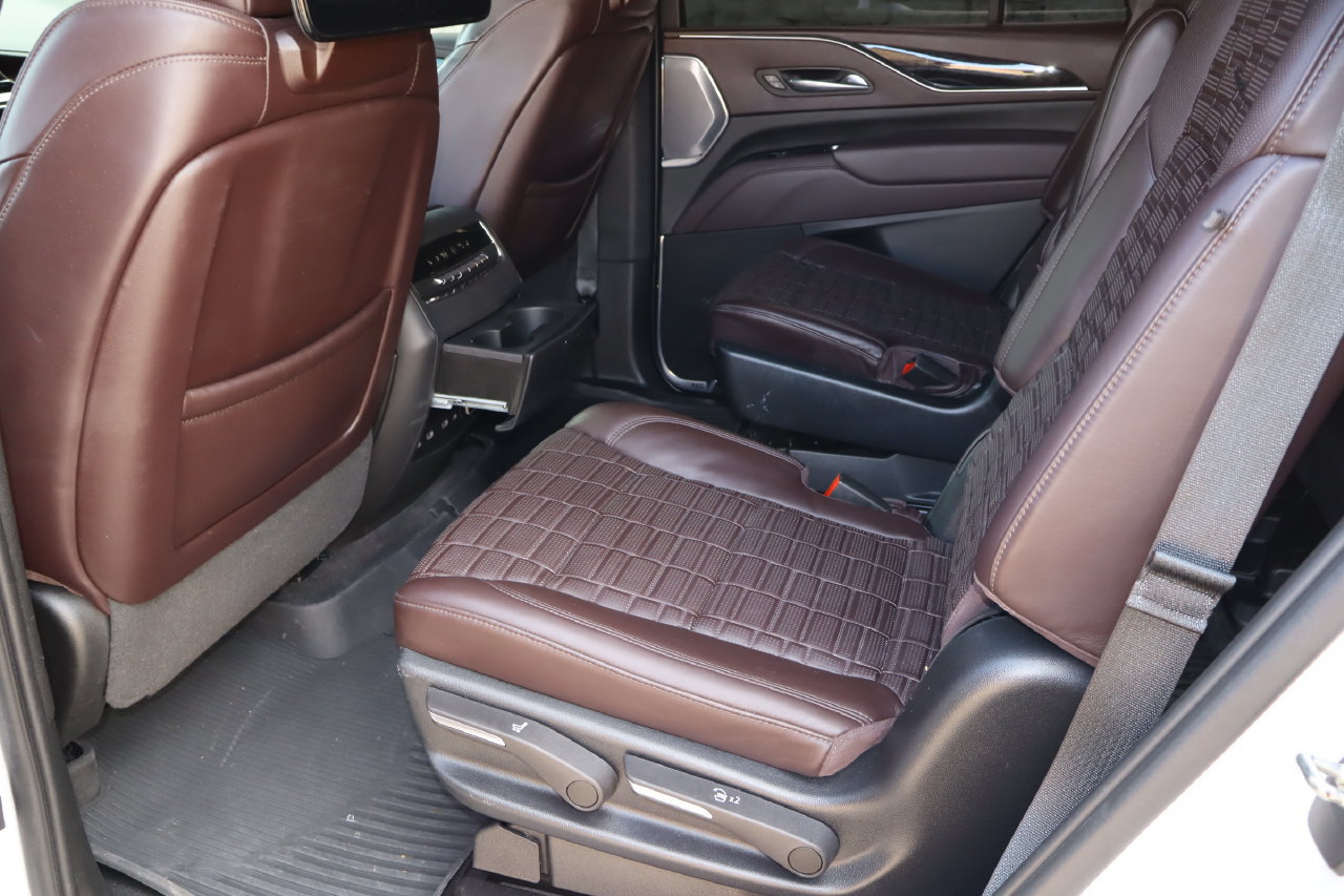 Used 2023 Cadillac Escalade Sport Platinum w/ LPO, Floor Liner Package AWD/4WD image 6