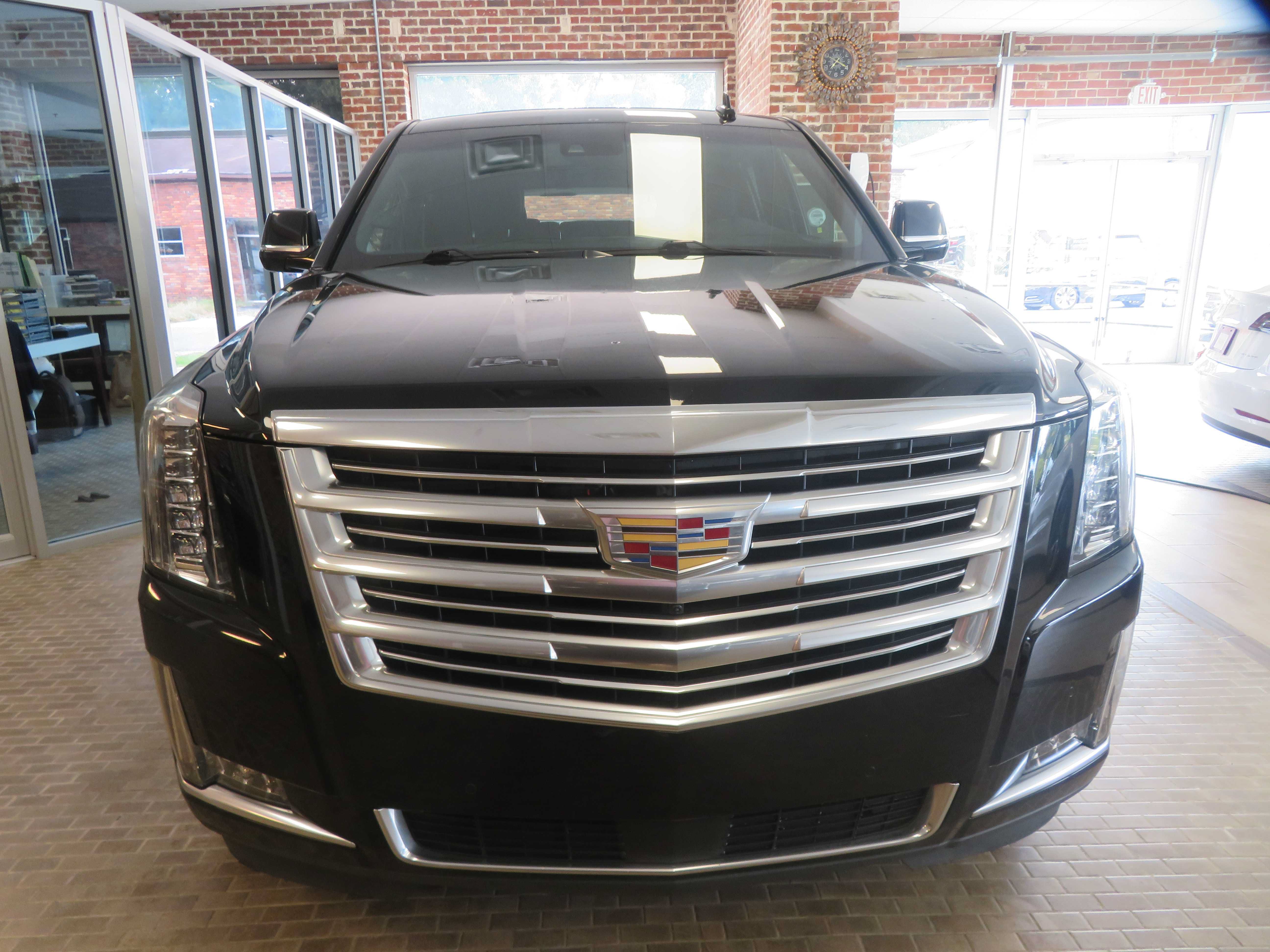 Used 2016 Cadillac Escalade ESV Platinum AWD/4WD image 2