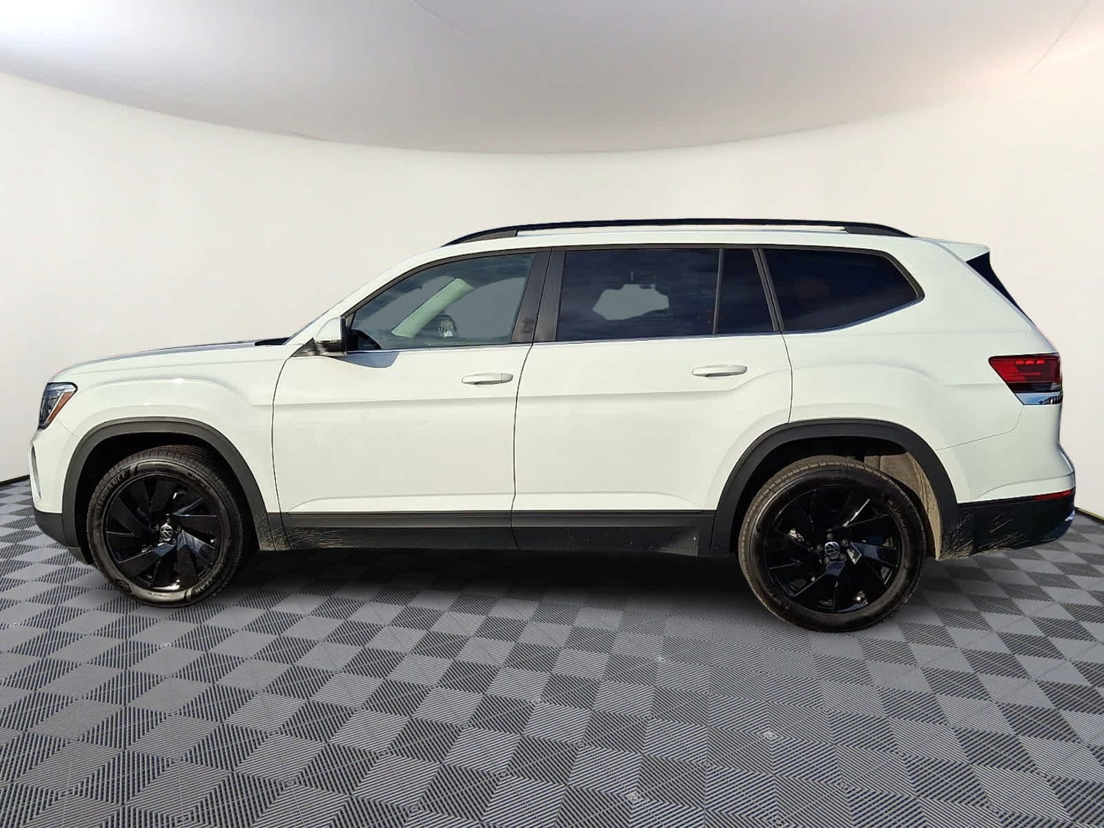 Used 2024 Volkswagen Atlas SE AWD/4WD image 8