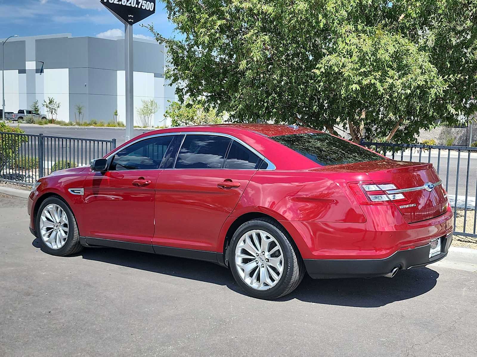 Used 2019 Ford Taurus Limited FWD image 6