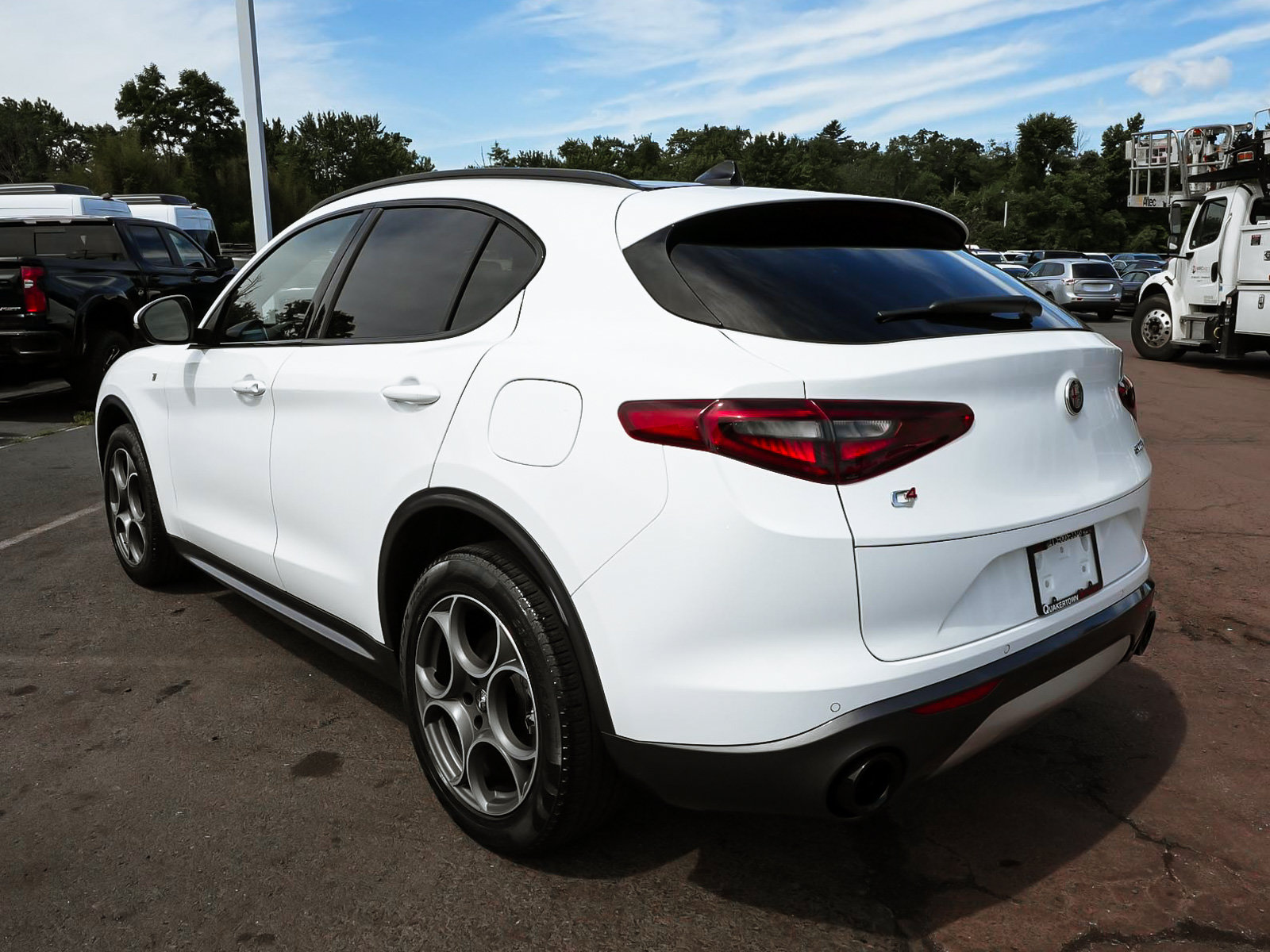 Used 2023 Alfa Romeo Stelvio Ti AWD/4WD image 4