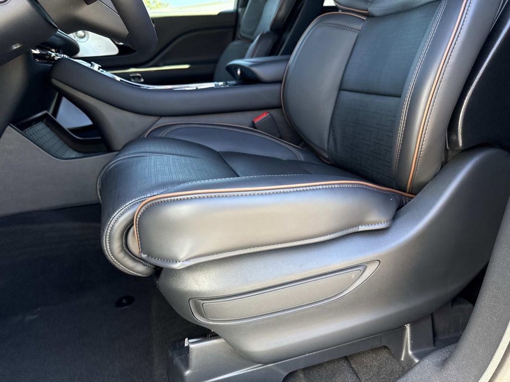 New 2025 Lincoln Aviator Black Label image 21