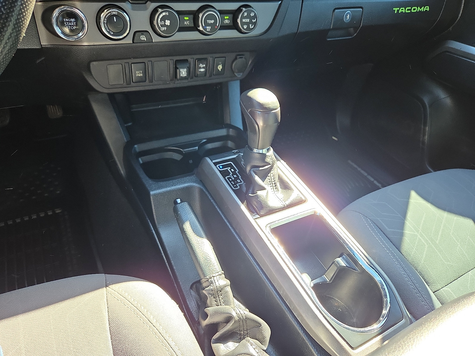 Used 2019 Toyota Tacoma TRD Sport AWD/4WD image 25