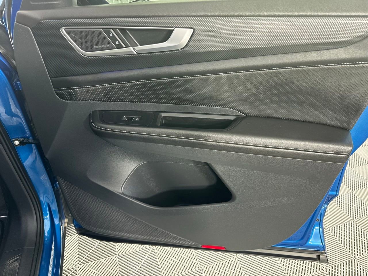 Used 2024 Volkswagen Atlas Cross Sport SEL Premium R-Line image 25