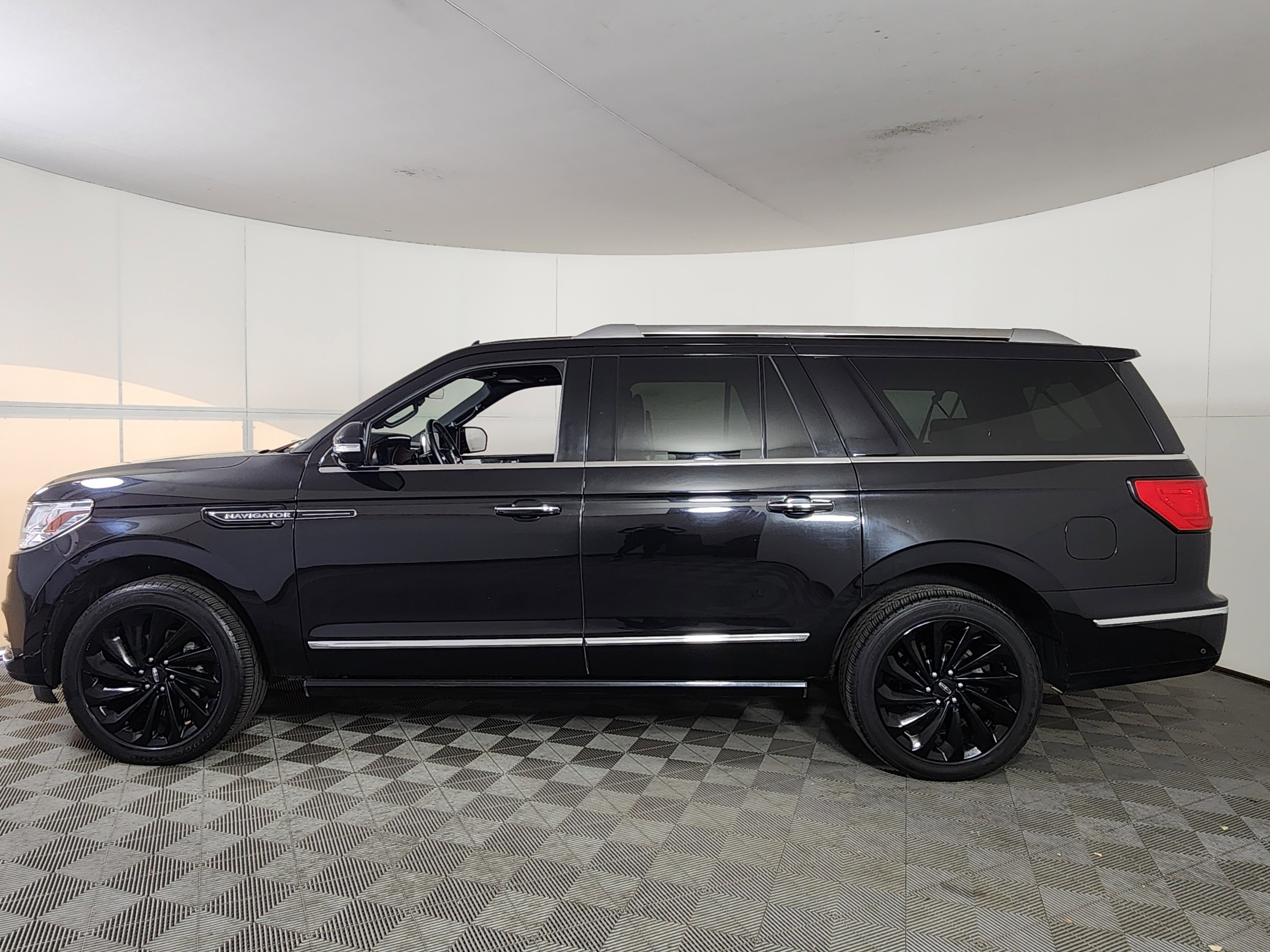 Used 2021 Lincoln Navigator L Reserve image 4