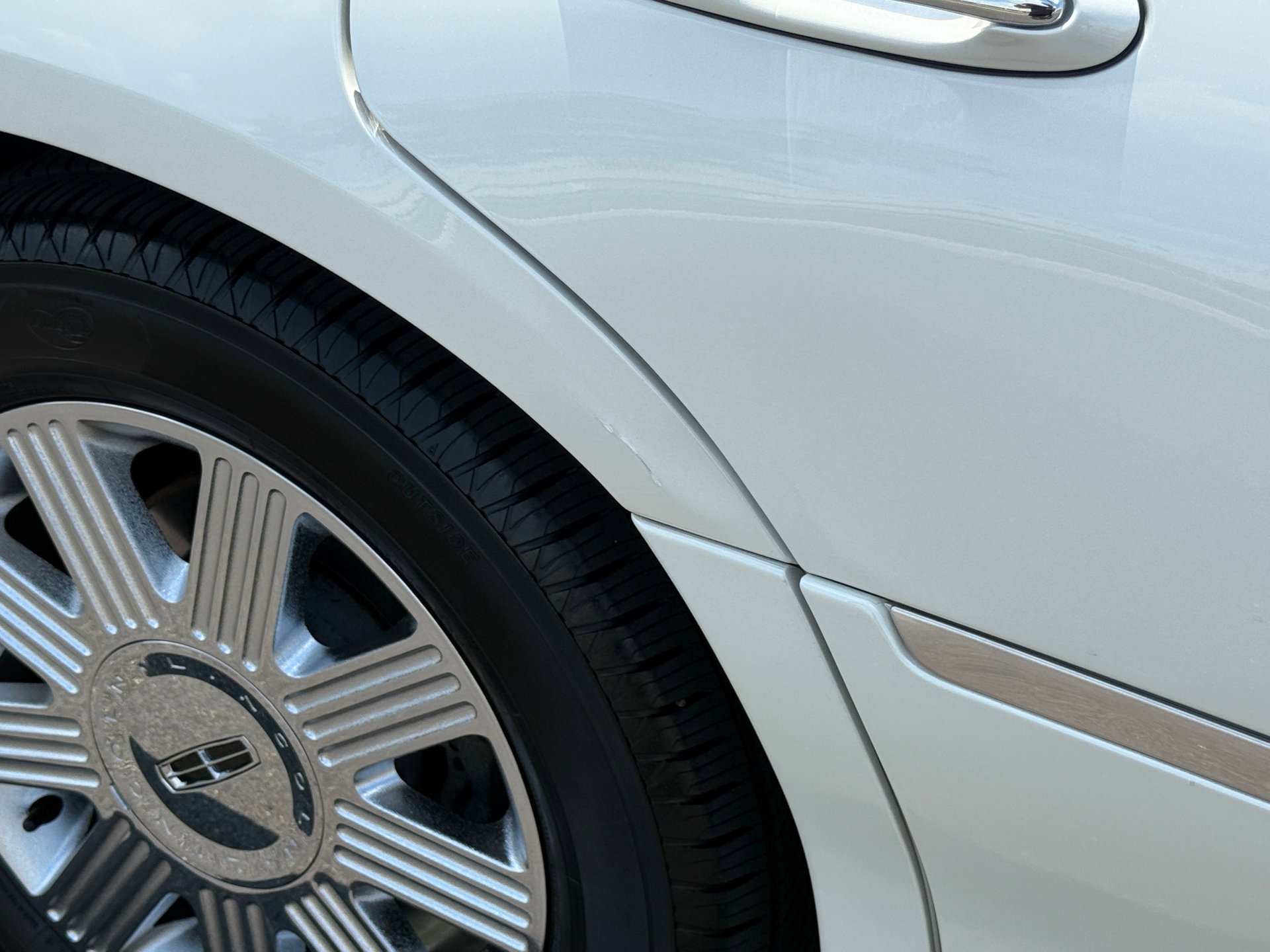 Used 2005 Lincoln Town Car Signature image 10