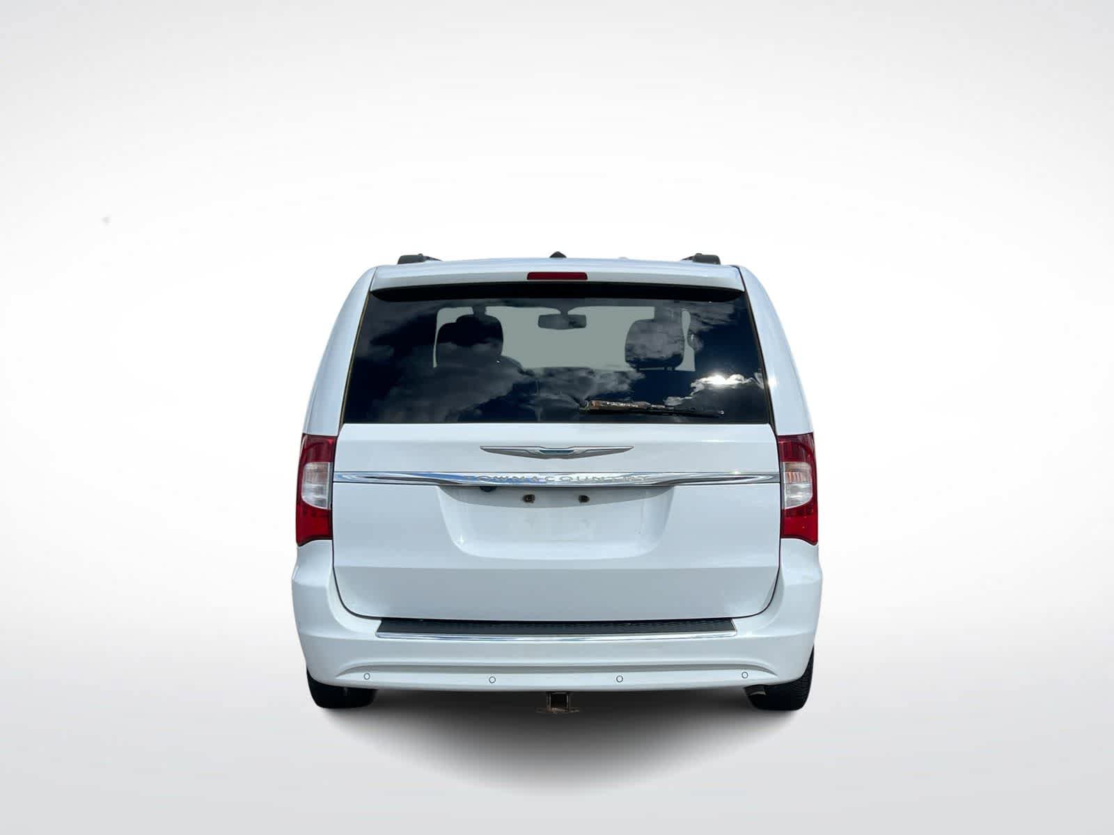 Used 2015 Chrysler Town & Country Touring-L w/ Driver Convenience Group FWD image 7