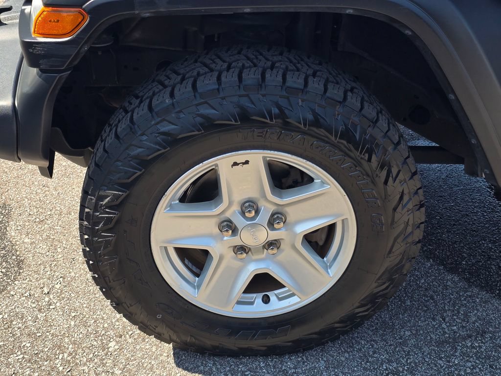 Used 2020 Jeep Gladiator Sport w/ Quick Order Package 24S AWD/4WD image 27