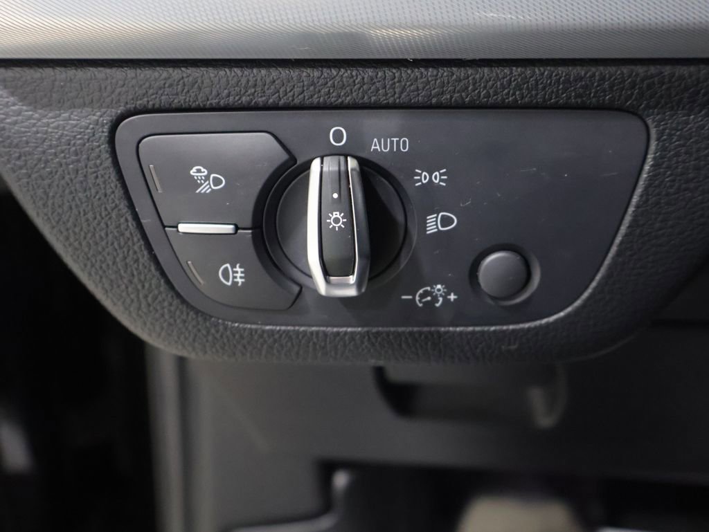 Used 2025 Audi Q5 2.0T Premium image 32