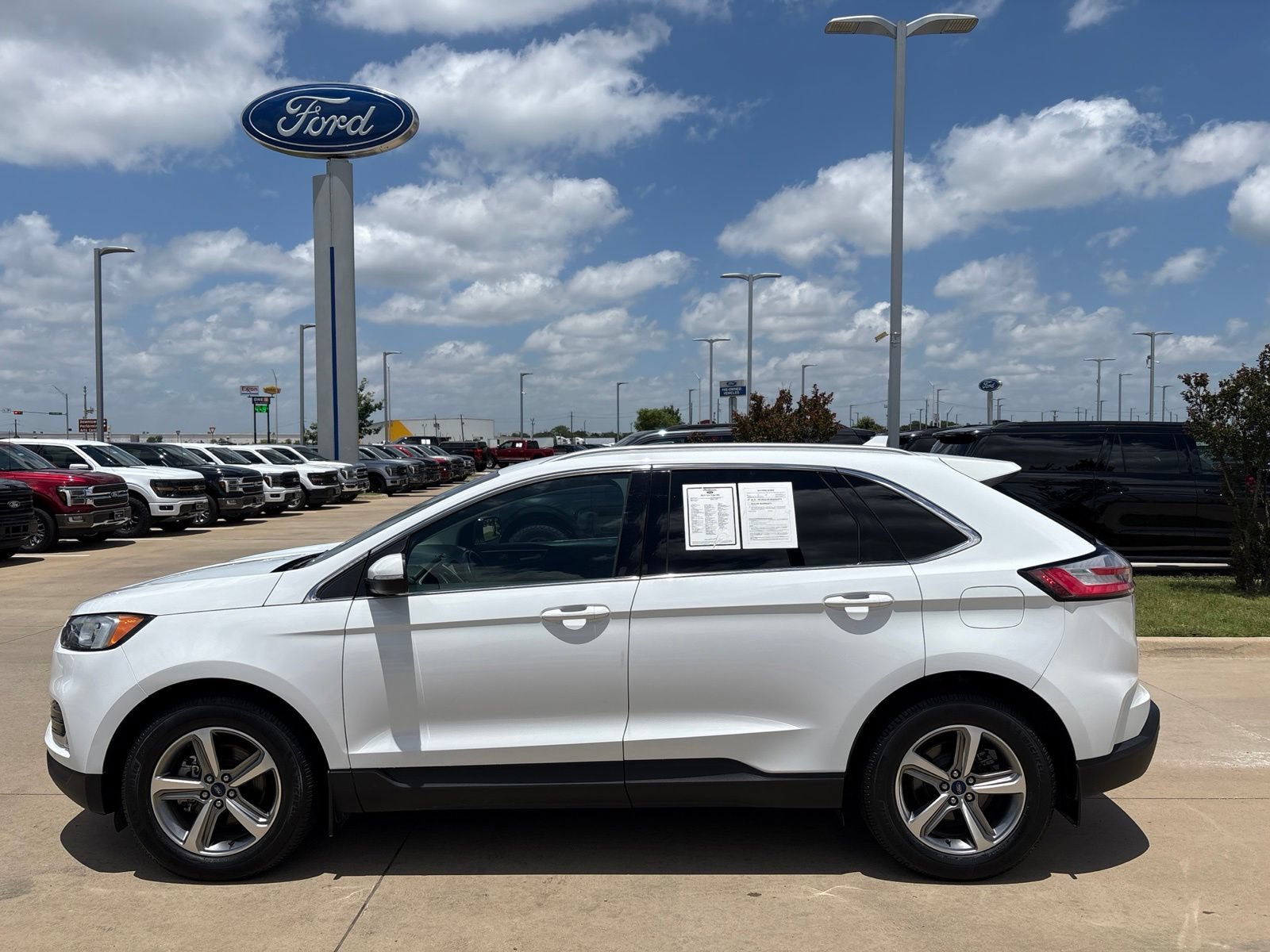 Used 2019 Ford Edge SEL w/ Equipment Group 201A FWD image 2