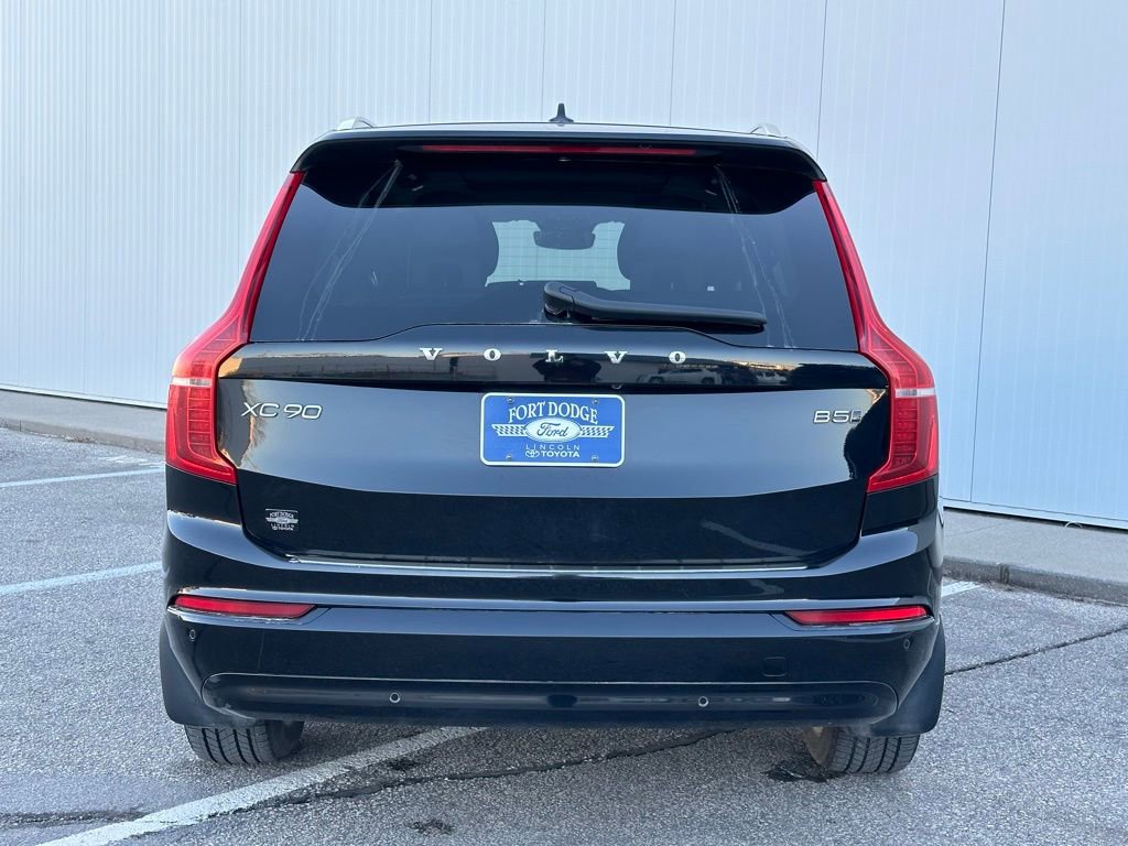 Used 2023 Volvo XC90 B5 Core w/ Protection Package Premier image 4