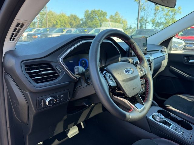 Used 2022 Ford Escape SEL w/ SEL Stealth AWD Package image 17