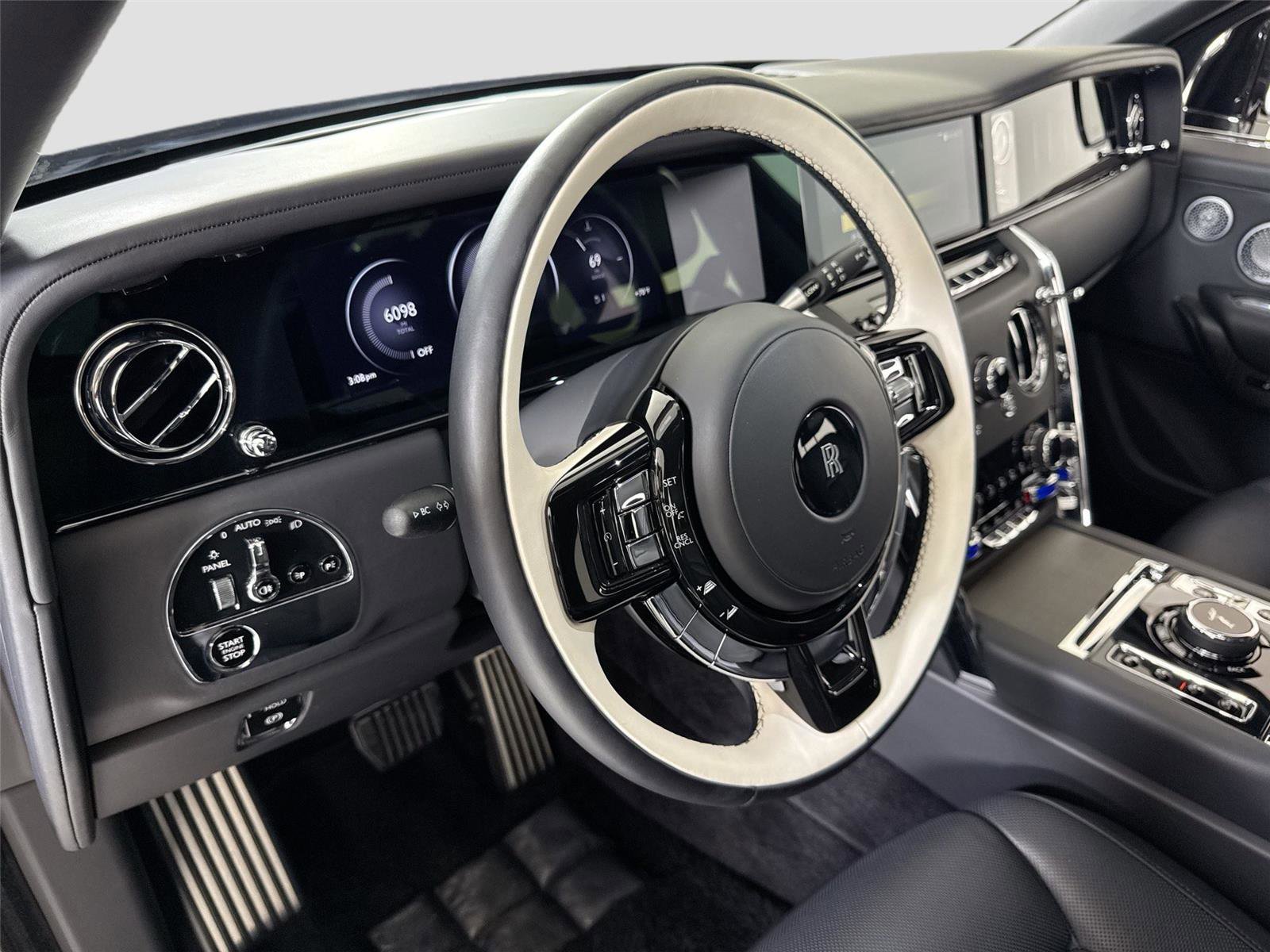 Used 2025 Rolls-Royce Cullinan AWD/4WD image 12