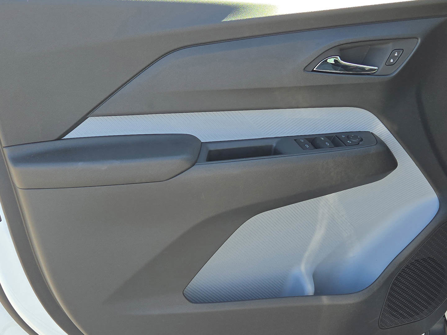 New 2027 Chevrolet Bolt LT w/ Comfort Package image 15