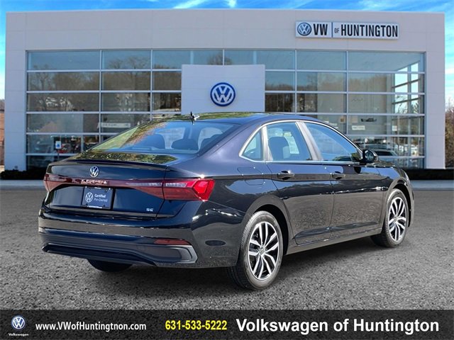 Certified 2025 Volkswagen Jetta SE w/ Sunroof Package image 5