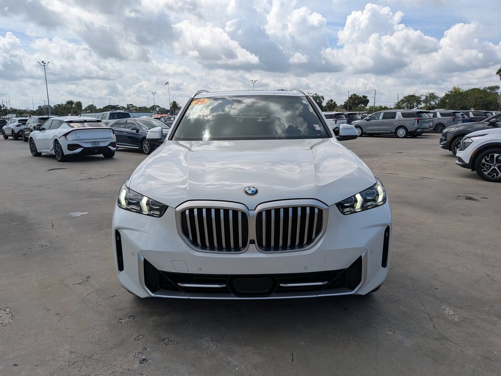 Used 2024 BMW X5 sDrive40i w/ Premium Package RWD image 3