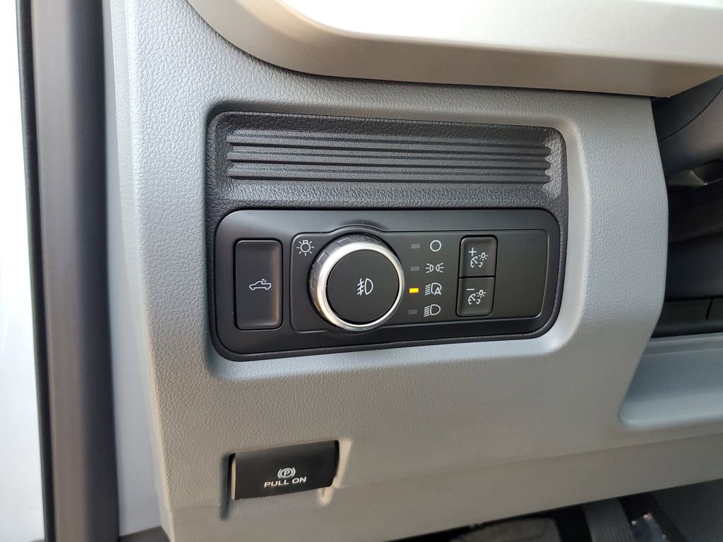 New 2025 Ford F350 4x4 Regular Cab Super Duty image 14