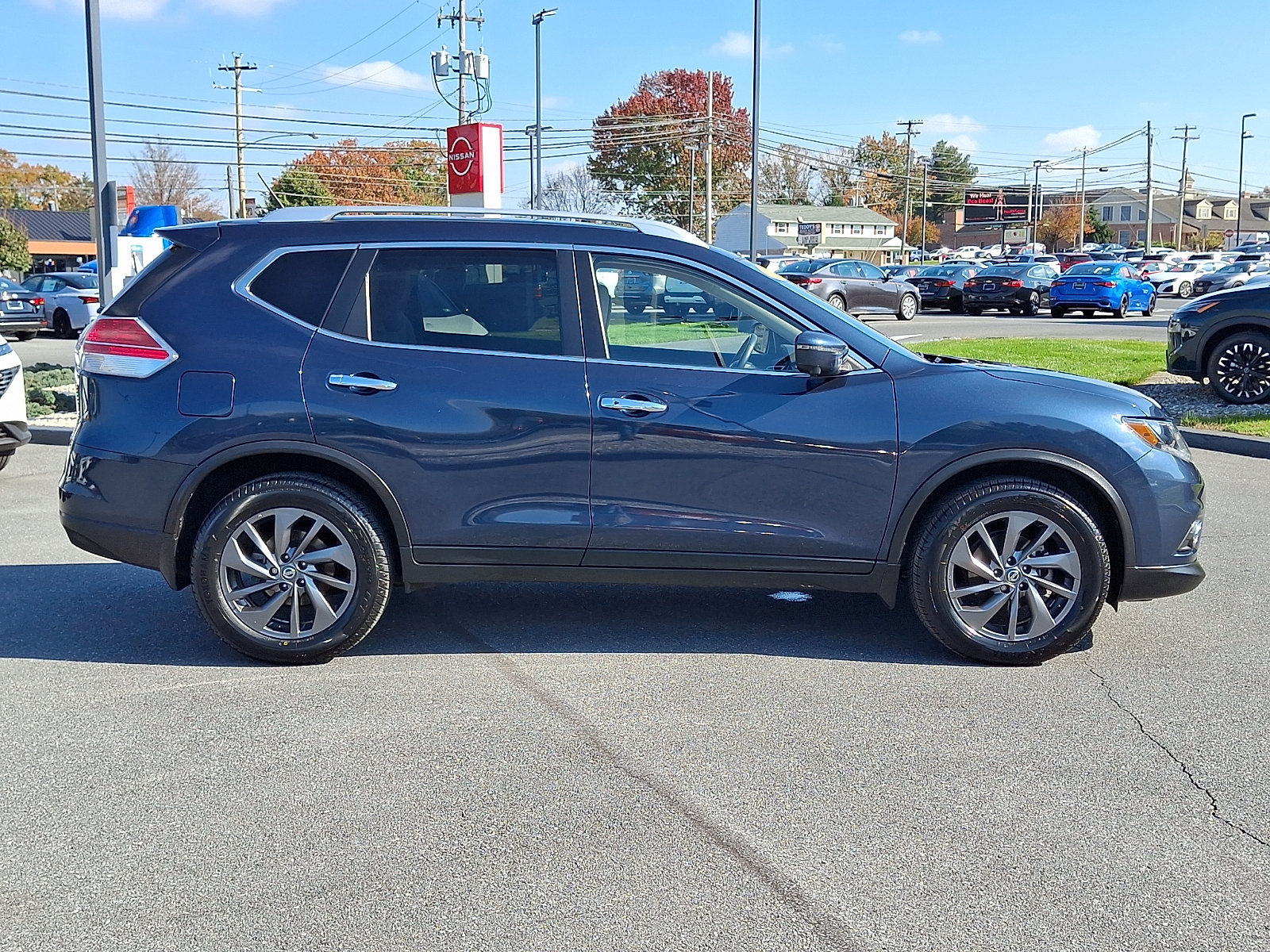 Used 2016 Nissan Rogue SL AWD/4WD image 8