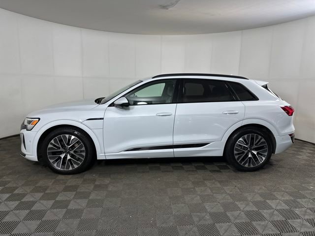Used 2024 Audi Q8 e-tron Premium Plus w/ Premium Plus Package image 6
