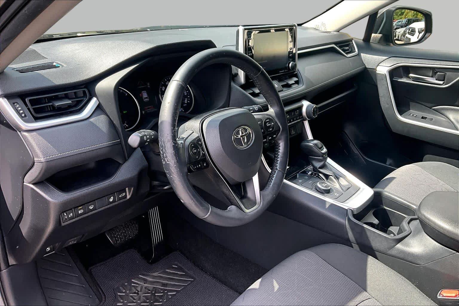 Used 2019 Toyota RAV4 XLE w/ Convenience Package AWD/4WD image 17