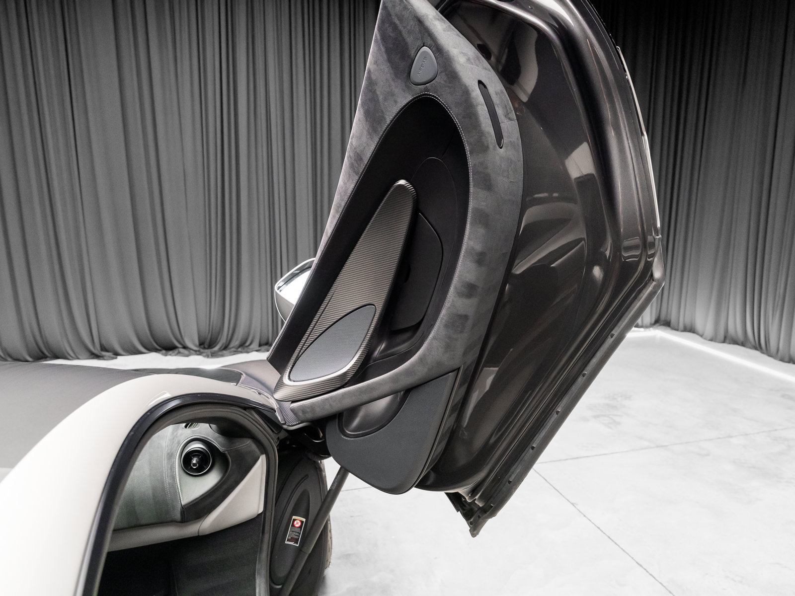 Used 2017 McLaren 570S Coupe RWD image 65
