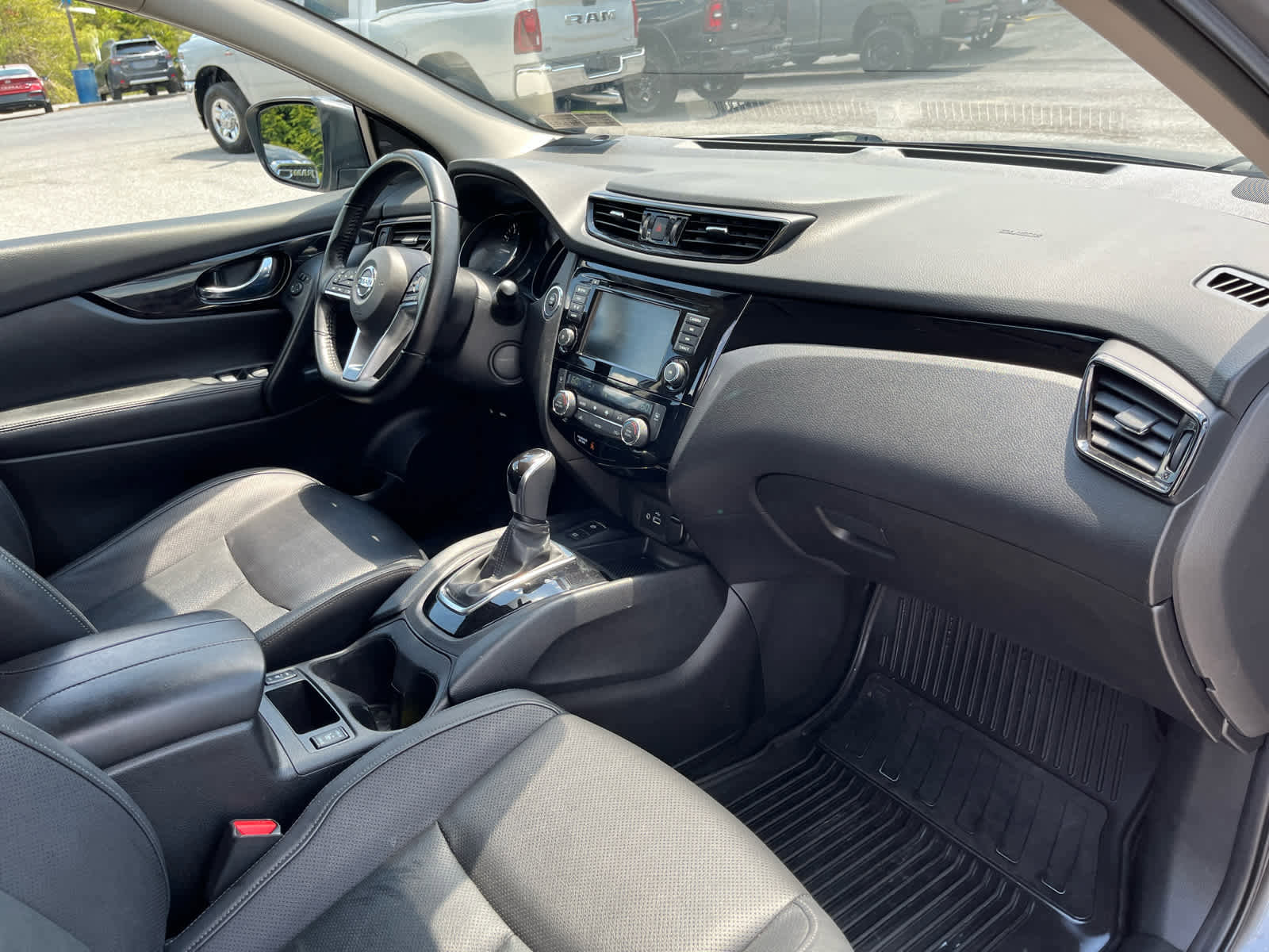 Used 2022 Nissan Rogue Sport SL AWD/4WD image 35