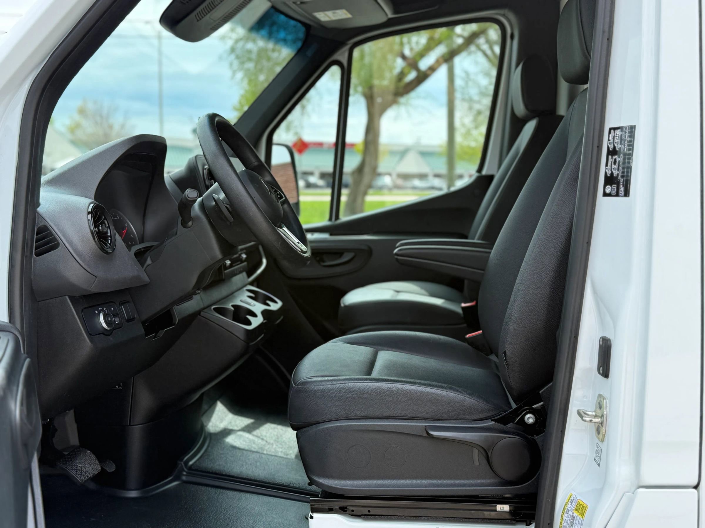 Used 2022 Mercedes-Benz Sprinter 3500 image 11