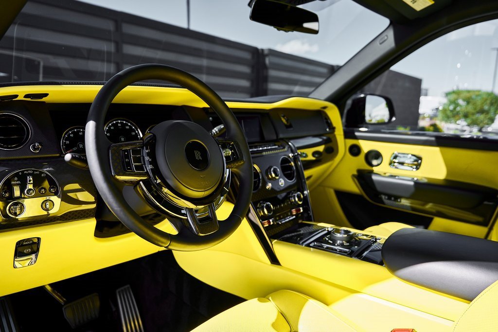 Used 2022 Rolls-Royce Cullinan Black Badge w/ Dark Exterior Package image 2