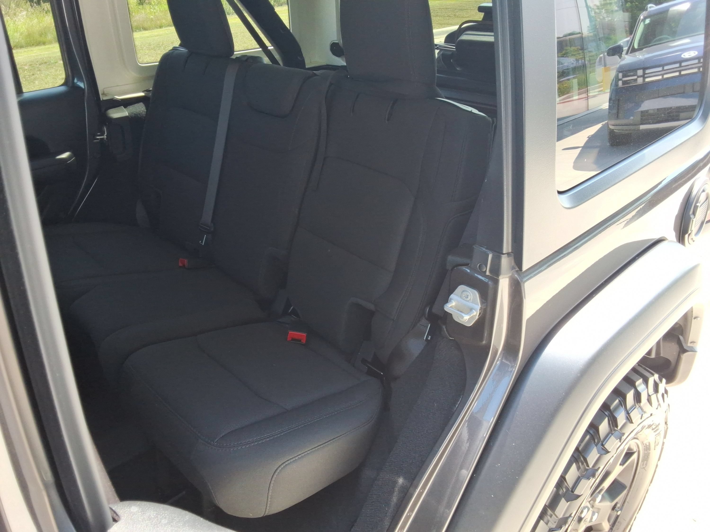 Used 2021 Jeep Wrangler Unlimited Sport AWD/4WD image 32