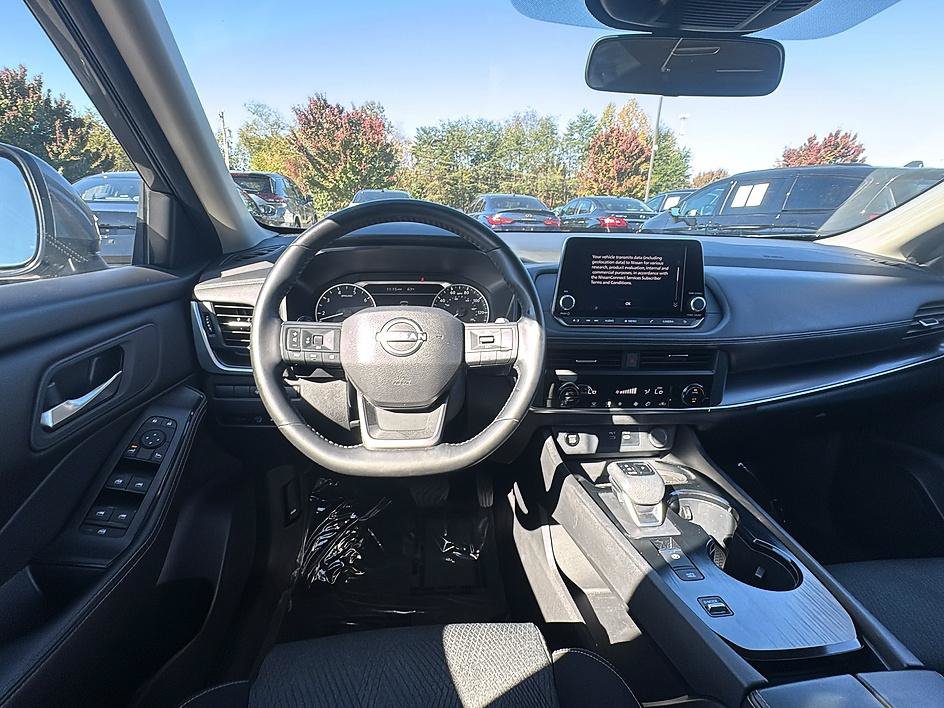 Certified 2025 Nissan Rogue SV FWD image 29