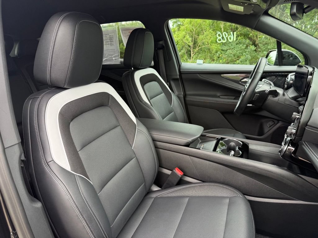 Used 2025 Chevrolet Blazer EV LT AWD/4WD image 23