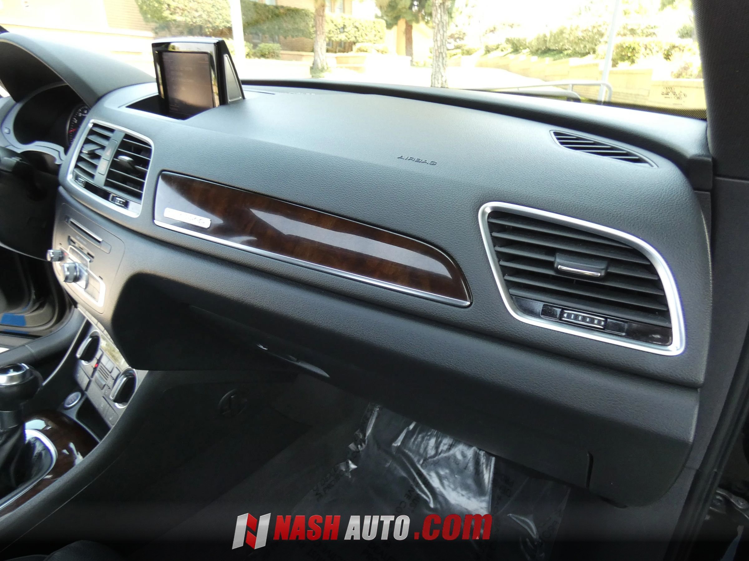 Used 2018 Audi Q3 2.0T Premium Plus w/ Premium Plus Package AWD/4WD image 35
