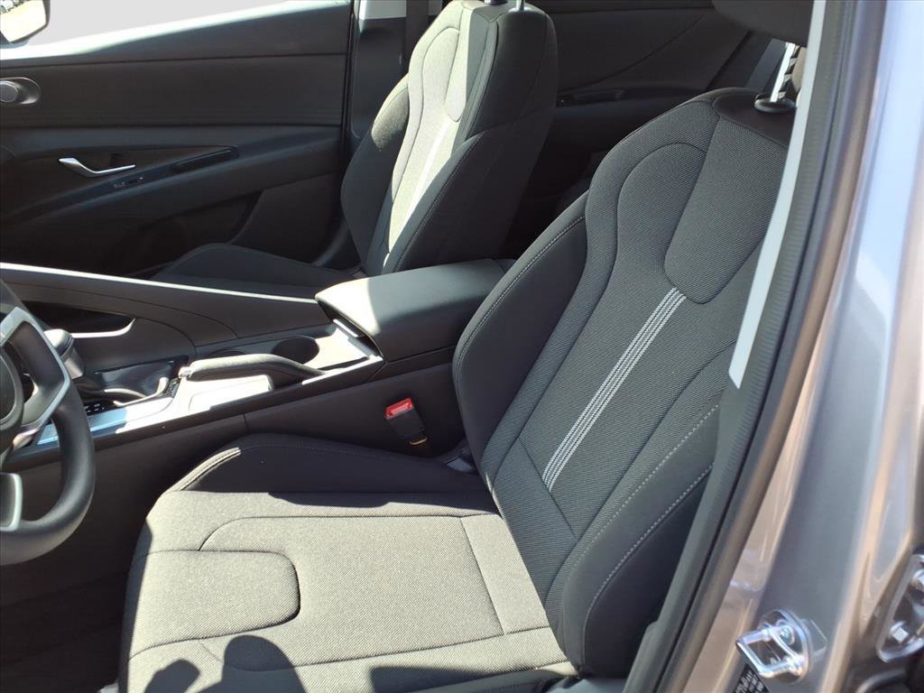 New 2025 Hyundai Elantra SE FWD image 9