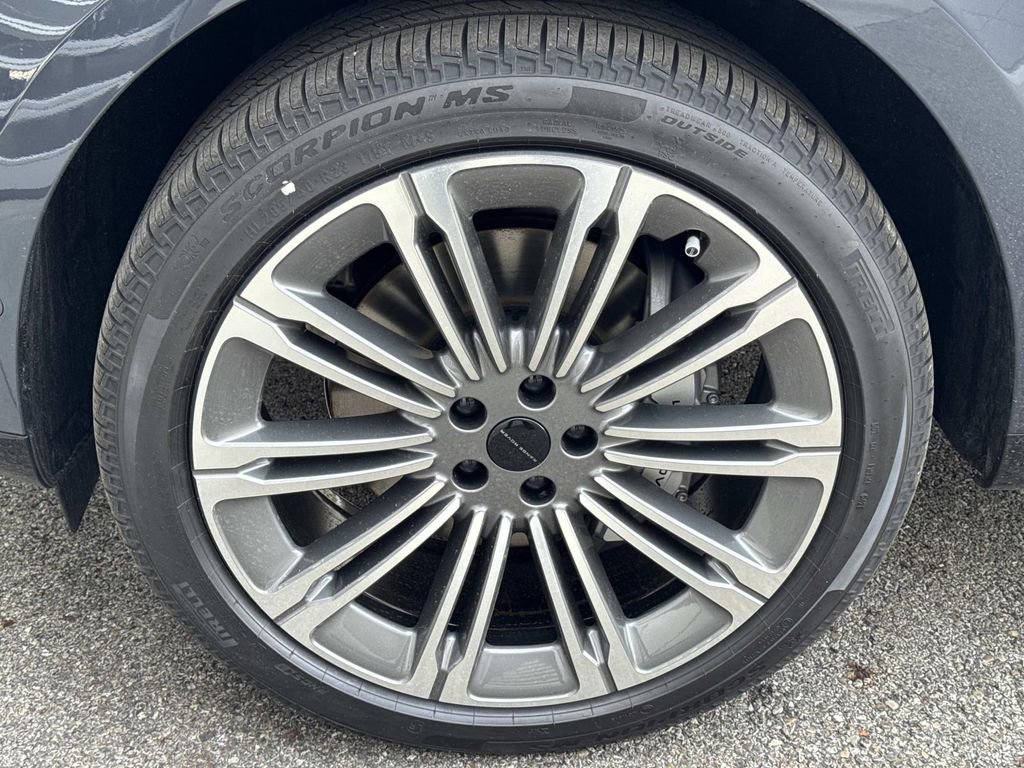 New 2026 Land Rover Range Rover Long Wheelbase SE image 11