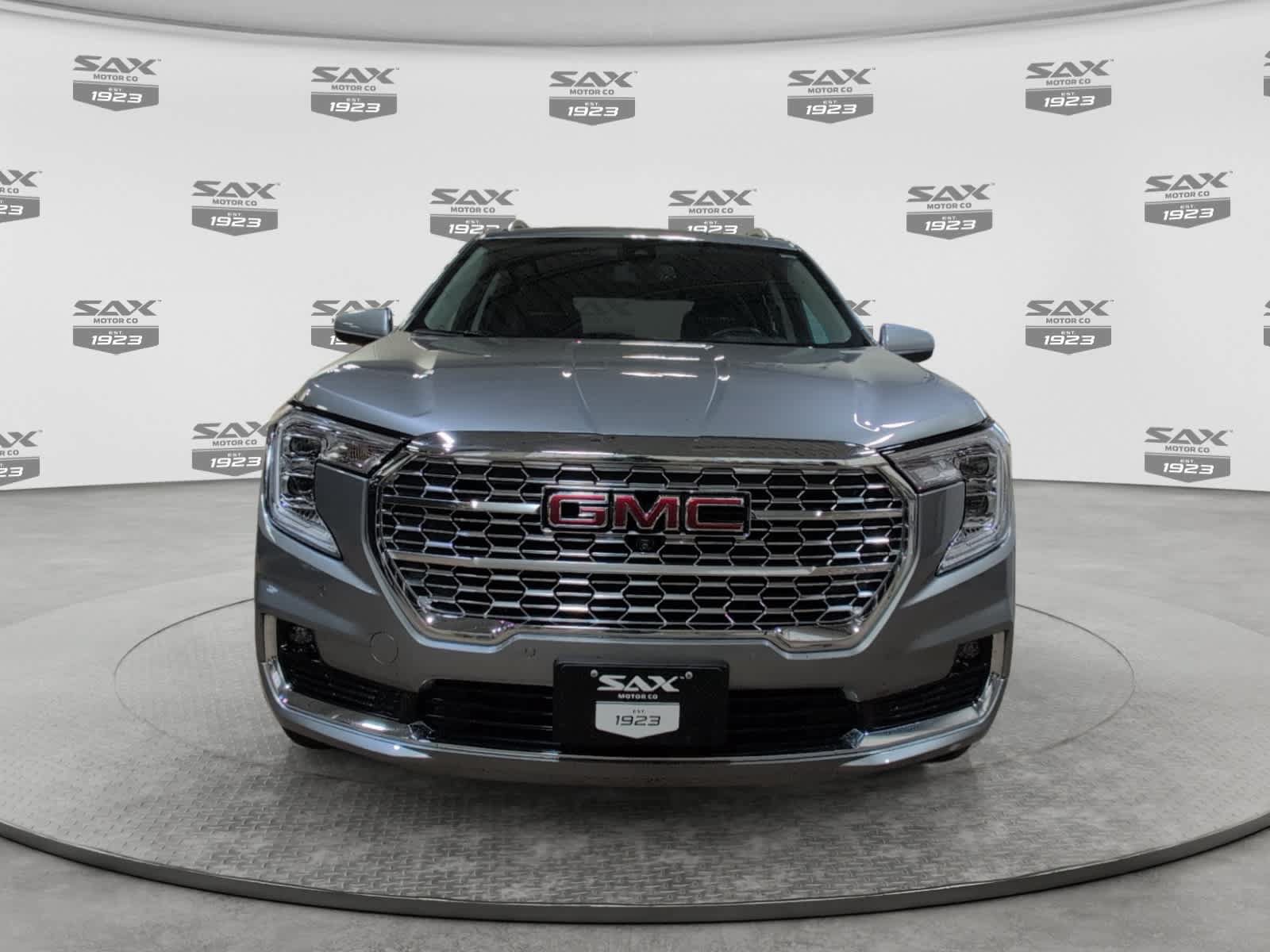 Used 2024 GMC Terrain Denali w/ Denali Premium Package AWD/4WD image 8