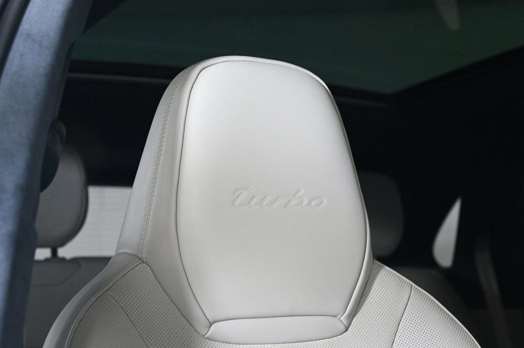 Used 2022 Porsche Cayenne Turbo image 22