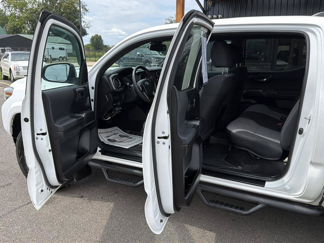 Used 2020 Toyota Tacoma TRD Sport AWD/4WD image 7