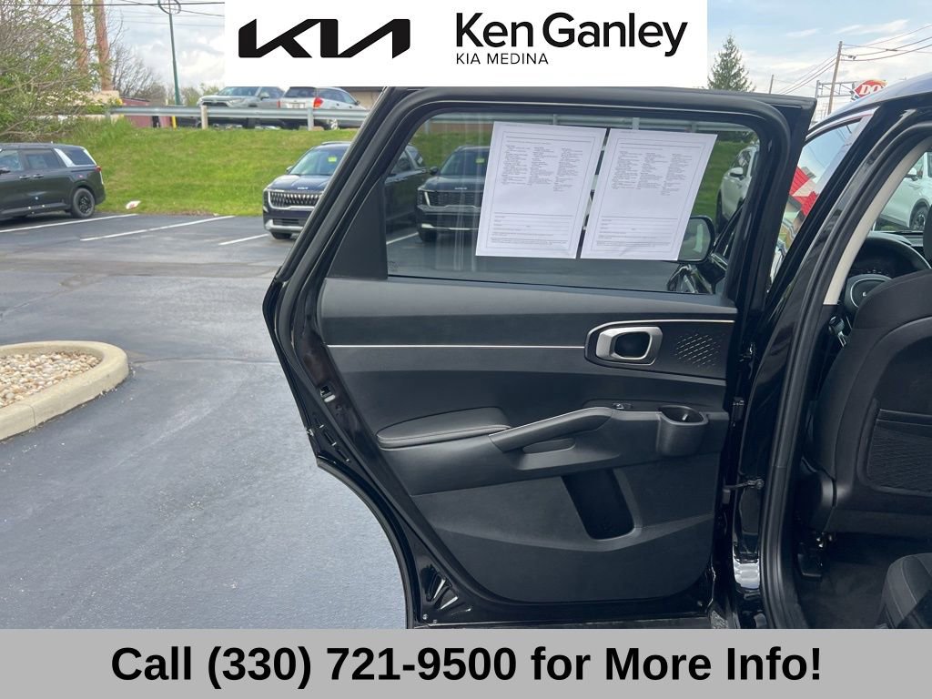 Used 2023 Kia Sorento LX AWD/4WD image 45